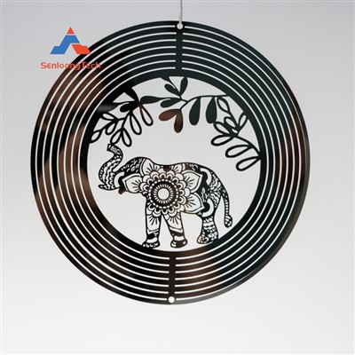 Söövitatud metallist ornamendi tuuleketrus